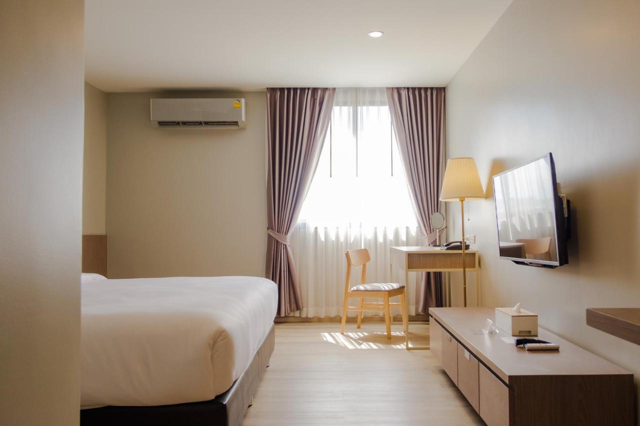 The Rise Suites Hotel, Chiang Mai - Sha Extra Plus Kültér fotó